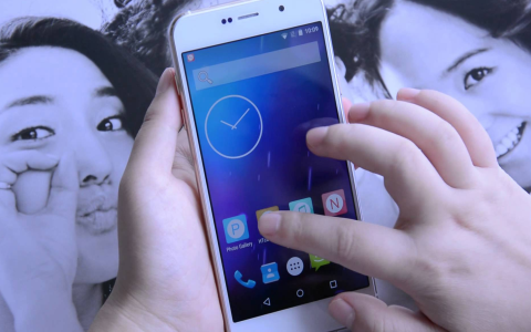 Новый китайский смартфон станет конкурентом YotaPhone